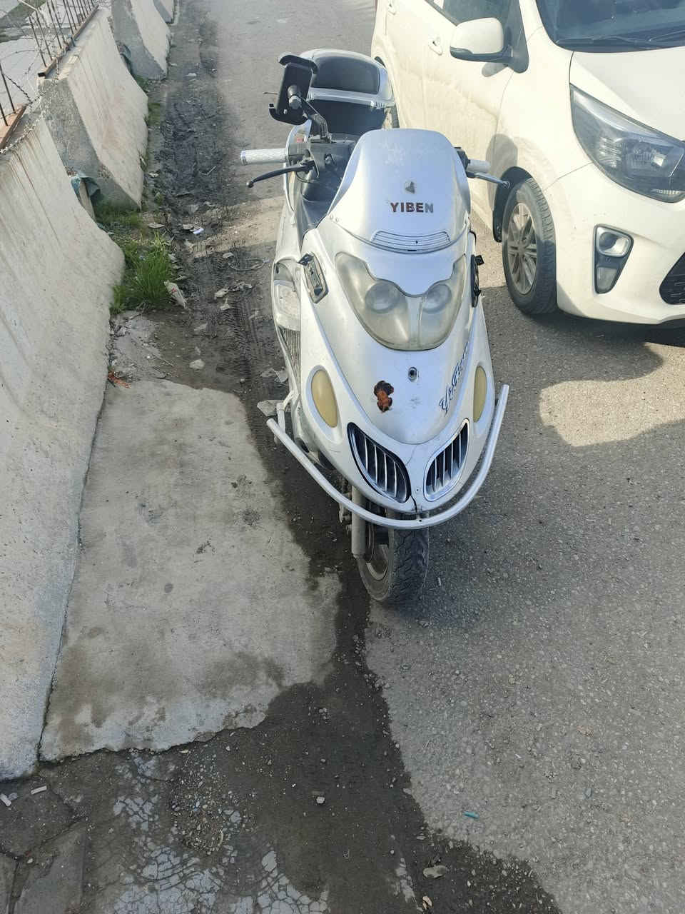 السلام عليكم دراجه نظيفه ما بيها اي عيب شغاله سلفندر السعر 250 وبيها مجال العنوان كركك حي الوحده اتصال في الرقم ***********
