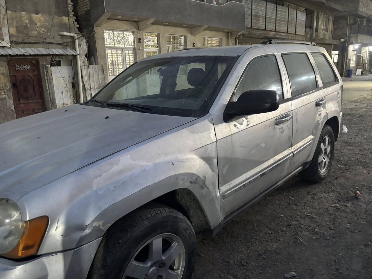 من رخصه الادمن جيب. م ٢٠١٠ سياره تعبانه مكينه وكير  مكفولات وتبريد شغال وكهربائيات شغاله زوج تايرات جدد رقم صدامي قديم اكفلها سرقه وعشائر سنويه ومكاتبه موجودات مكان بغداد مدينه الصدر السعر ٧٠ وبيه مجال حك الجيه هاتف ***********
