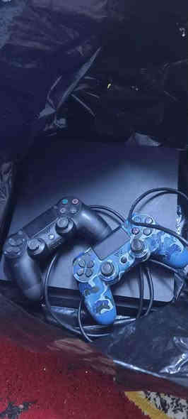 بلي فور سلم مهكر ذاكرة ٥٠٠ من اخذته كالو منضفة بس (اكفلة من كلشي) استخدام شخصي من العطل والفتح (مهكر) سعره ١٩٠ نهايته نضيف العاب مسحتهن بالغلط تكدر تنزلة بالف والفين مكاني الشعب ........ ملاحضة مكلفة بالنشر رقم صاحبة واتساب*********** بغداد
