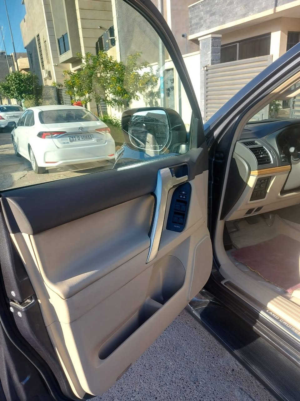 برادو موديل 2023 VX ماشيه  ٣٤ الف كم نظيفه جدا رقم اربيل بعد الشراء تحويل مباشر إلى اسم المشتري موصفاتVX ٦سلندر دبل خزان وقود فتحه سقف كشنات جلد كهرباء وتبريد سبير ما مستعمل فيها تعديل بارد صغير جدا تحت فتحه غطاء خزان الوقود سعرها 46500الف $
***********
بغداد الكرخ
