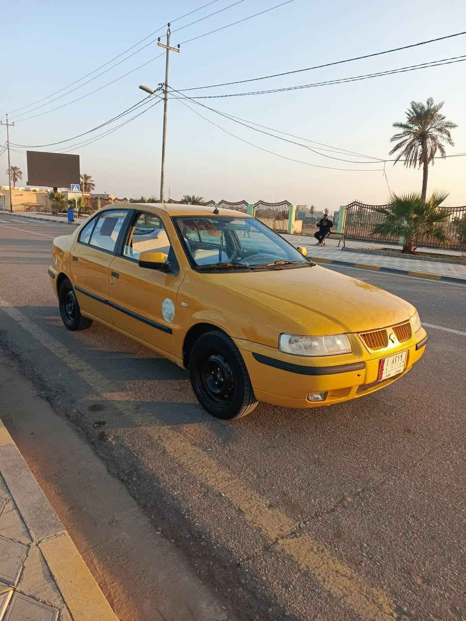 سلام عليكم شباب سمند للبيع الكشره نضيفه ومرتبه سنويته صاقطه كوم.حديد ابيع شراي يجي *********** ...سعره 24 وبيه مجال قليل
