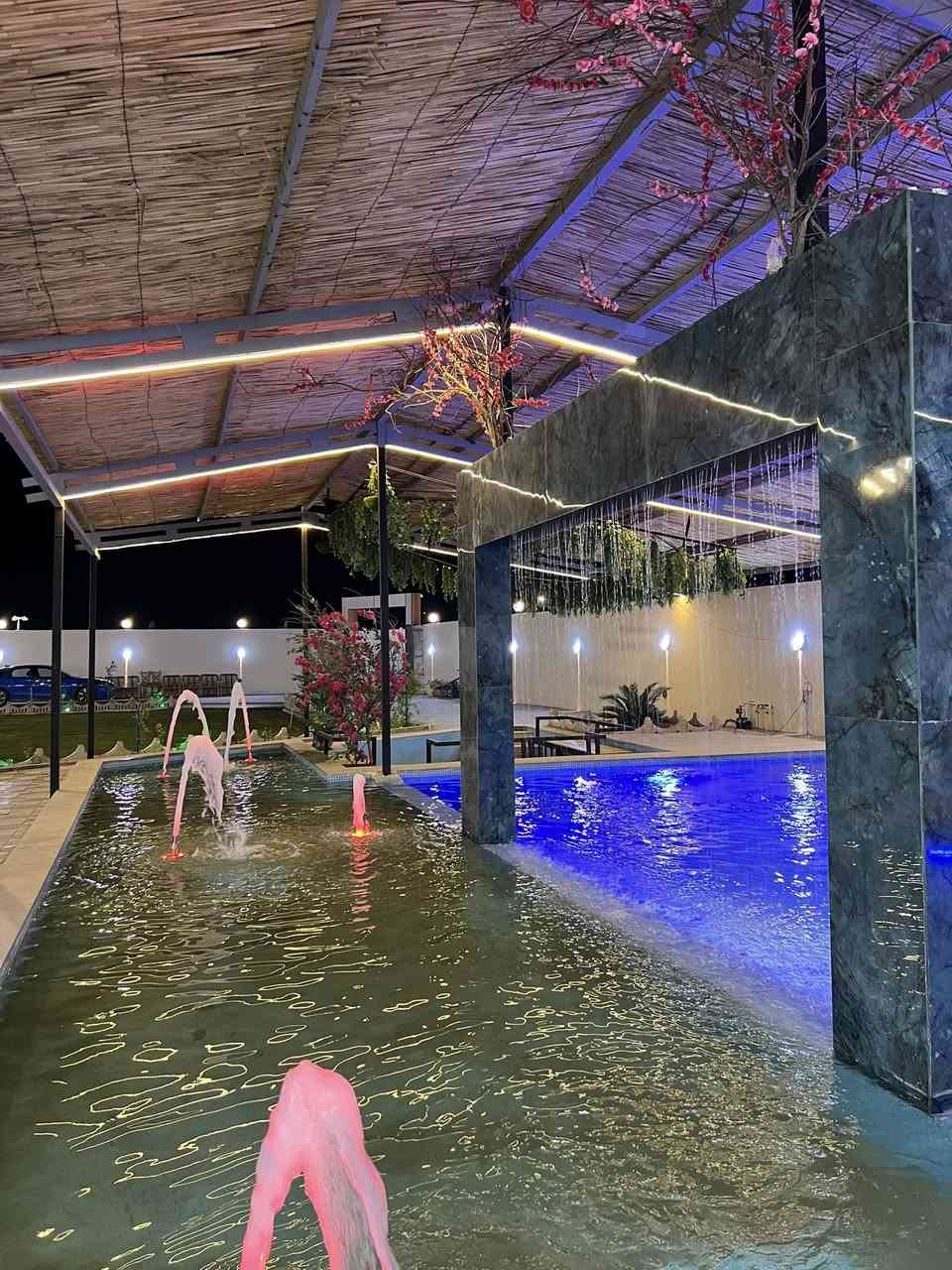 مزرعة في الفلوجة قرب جامعة الفلوجة على السريع متوفر حجوزات اول يوم العيد ورابع يوم العيد صباحي فقط الي 
السعر : (٣٥٠) الشفت 
للحجز التواصل مع الرقم واتساب ***********
