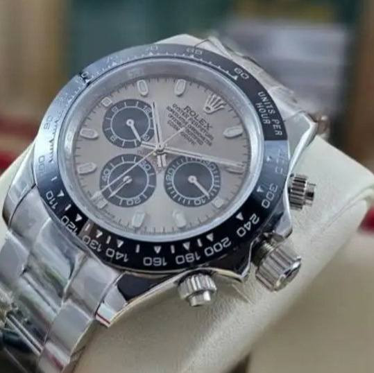 80سعر
شوفولي جمال رولكس سويسري دمار هذا ساعه مكينه كشف اوتو الموديل: كوزموغراف دايتونا، وهو مصمم خصيصاً لتلبية احتياجات  لقياس الفترات الزمنية والسرعات المتوسطة.
القطر: يتوفر عادةً بمقاس 40 مم
الإطار: إطار "سيراكروم" أسود من السيراميك مزود بمقياس تاكيمتري، يتميز بمقاومته الفائقة للخدش.
المحرك: تعمل بمكينة 4130 أوتوماتيكية، وهي حركة كرونوغراف ميكانيكية ذاتية التعبئة.
الزجاج: زجاج ياقوتي (ياقوت زفير) مقاوم للخدش للحفاظ على وضوح الساعة.


**إذا كنت صاحب هذا الإعلان وتريد حذفه لأي سبب، رجاءا أرسل رسالة إلى الدعم الفني**