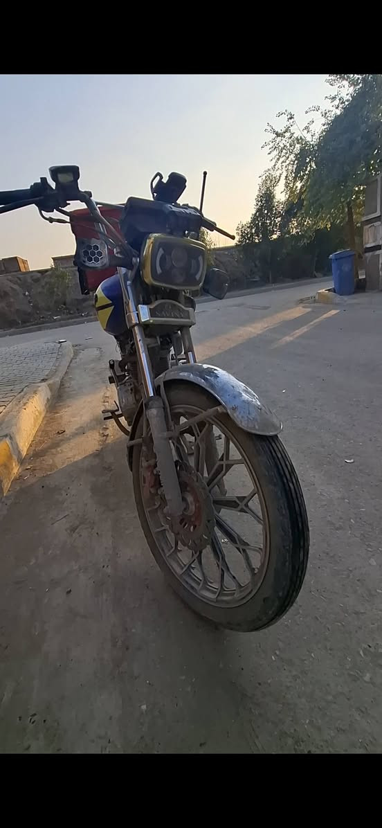 السلام عليكم شباب دراجه ايراني سيفان سونك مكينه 200 سي جي موديل 2024 اوراق كامله مكينه مكفوله شلعه ومعدل ترايك وين متريد الدراجه ما نقصه اي شي كله شغال السعر 900 وبيه مجال عنواني بغداد الشعب رقمي بي واتساب ***********
