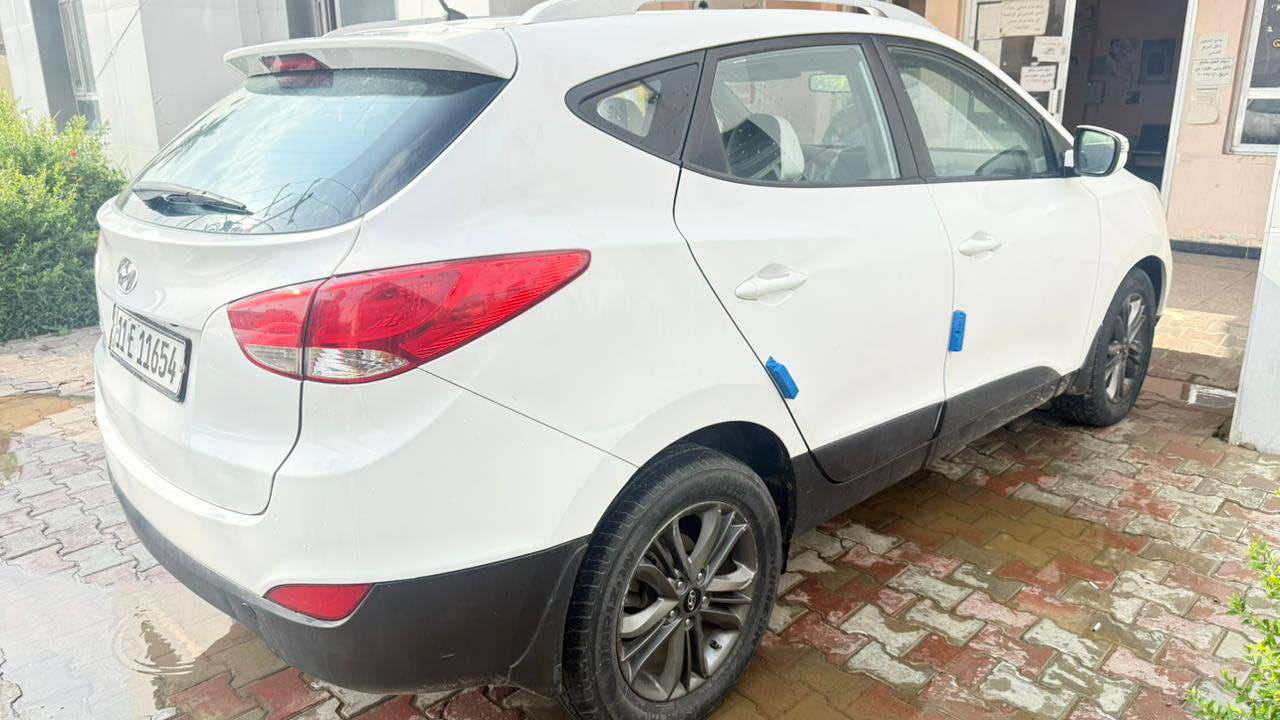 السلام عليكم توسان 2015 لبيع او مراوس حسب لرغبه محرك 2000 دوش ويل اسود قطعتين تبريد شاشه كبيرا وكامرا وتحكم ستيرنا لايت لد لسياره مكفوله بيه مكانين بارد ماشر عليهنا بلصوره رقم بغداد الدولي بسمنه بيع او مراوس 
*********** وسام بغداد, العراق
