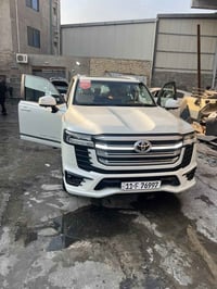 لاندكروز ٢٤ ساز لمتد اصلي خمس كامرات ولد بالشبك  ابيض  باسمي ماشيه ٢٦٠...