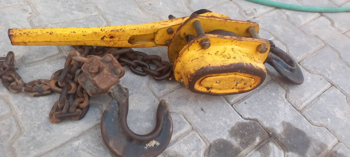 السلام عليكم للبيع ديفور سحب ٣طن اصلي صناعه استراليه سلسله ١٠ملم G80اصليه ثقيل فولاذنضيف وشغال العنوان النجف الاشرف ***********
