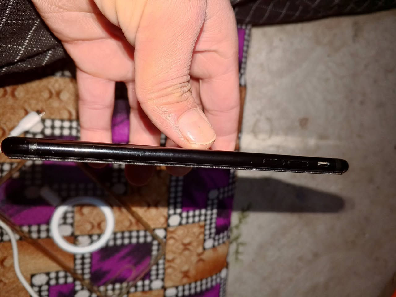 السلام عليكم للبيع جهاز نضيف  كلشي. شغال بي سعره 100 ***********
