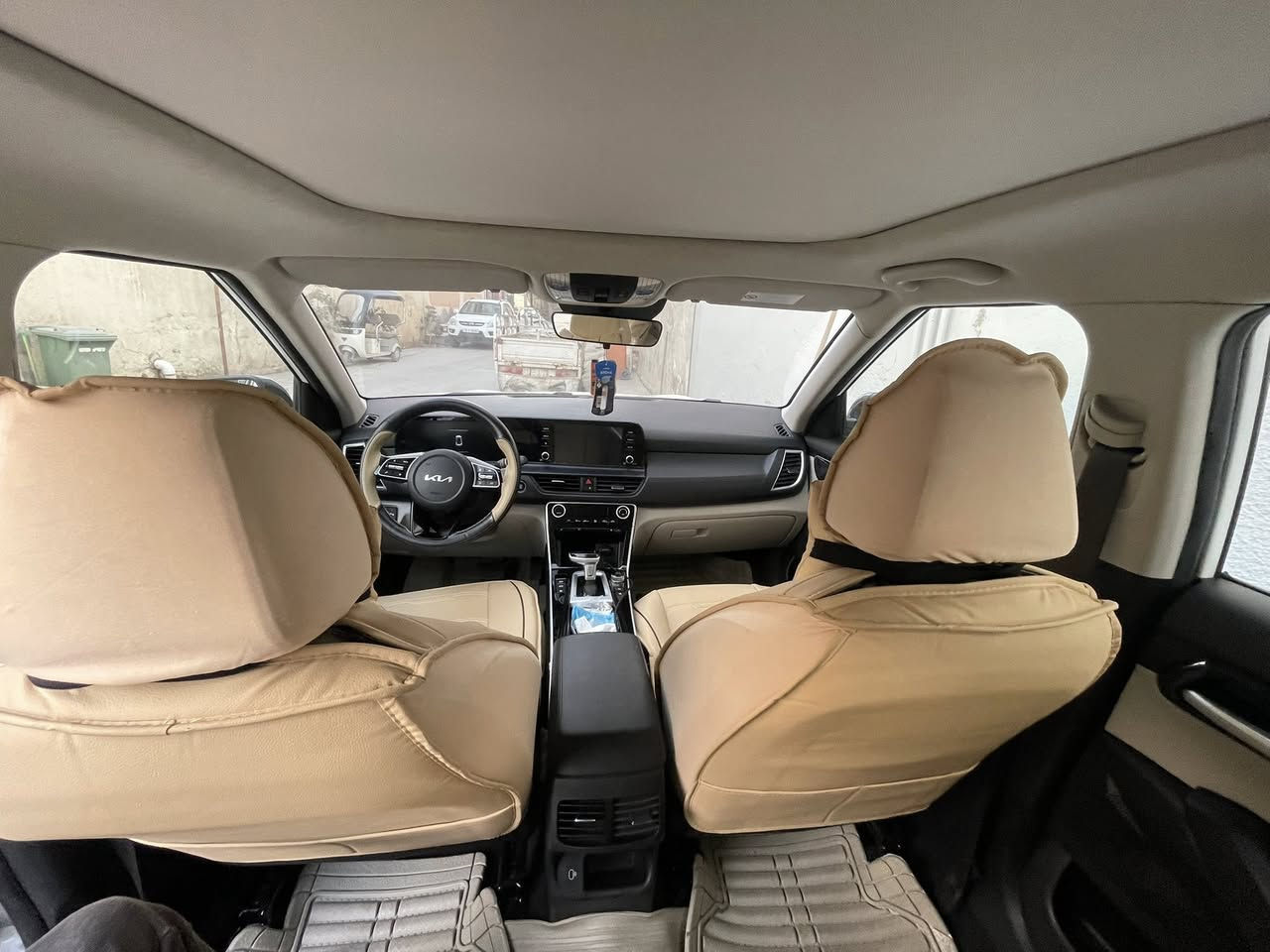 كيا سيلتوس موديل ٢٠٢٤سياره خليجيه
سونر مرفق بصور بيه بارد بحافه بنيد اثر طخه خفيفه وكسر خفيف بلماصده وبيه شبرين صبغ باب ورا صدر وبارد بجاملغات الاماميه على كد إصبع فقط وباقي مكفول سياره بعدها زيرو
رقم اربيل تحويل مباشر سنويه ل٢٩✅
سياره ماشيه 11الف كيلو متر بعدها زيرو
فول مواصفات
بصمه تشغيل 
بصمه ابواب 
اناره داخليه 
كشنات جلد
كشنات تبريد
ثلاث وضعيات قياده
بانوراما
توكلر
شاشه وكاميرا
مكان سياره ديالى بعقوبه *********** اتصال او وتساب
سعرها (١٧٠)وبيه مجال
