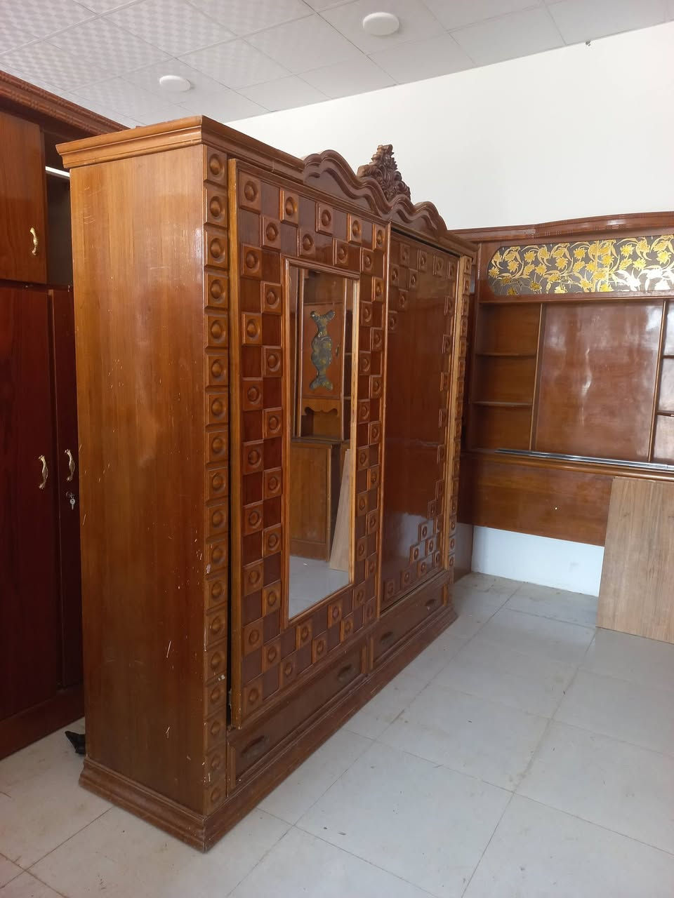 كنتور صاج عراقي سلايت للبيع العنوان الرمانه قرب الجسر للاستفسار الاتصال على الرقم ***********
