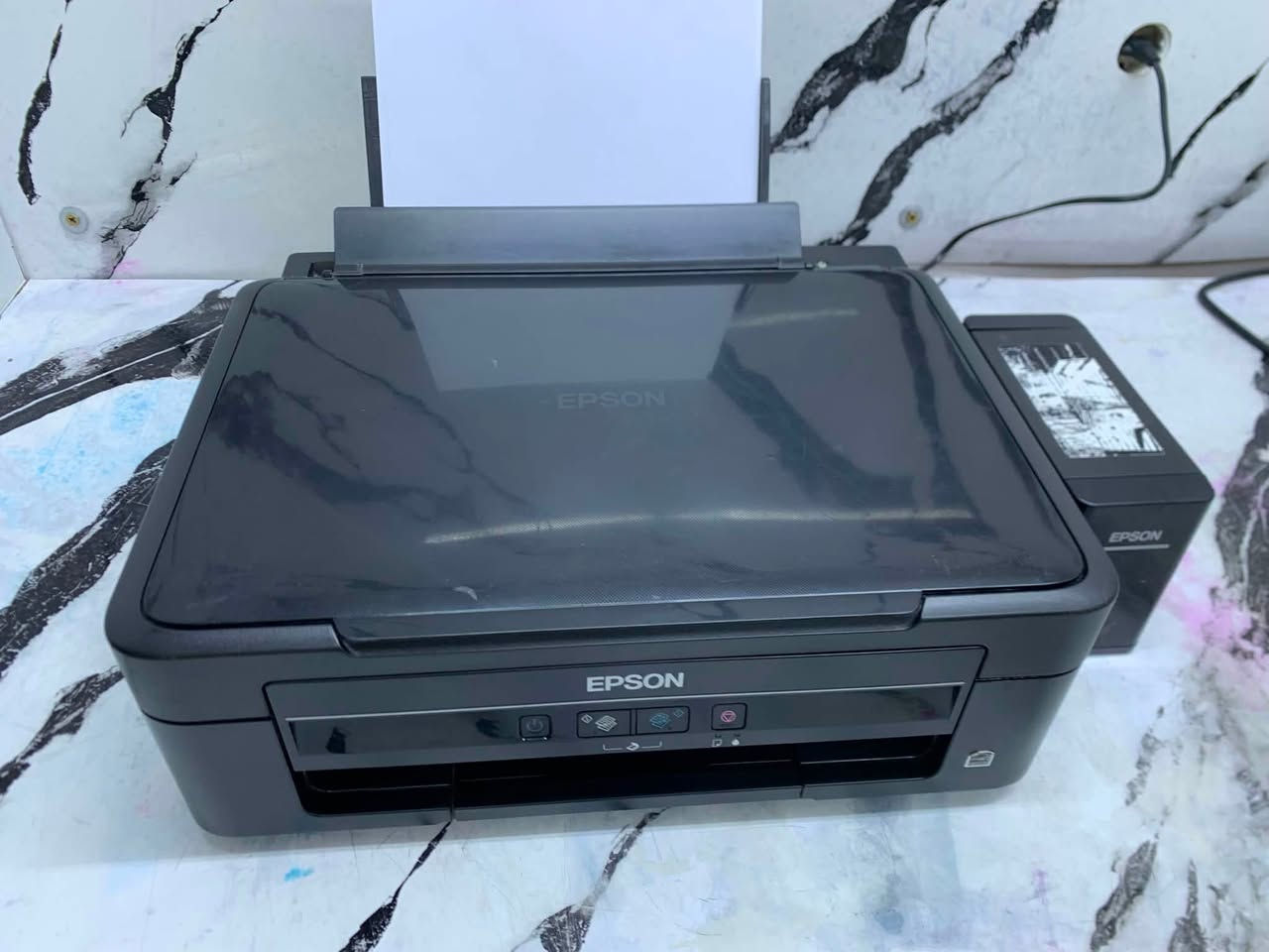 طابعه ابسون l382
منضومه حبر خاريجه 
ملون وعادي
السعر 100 
توصيل موجود
***********
