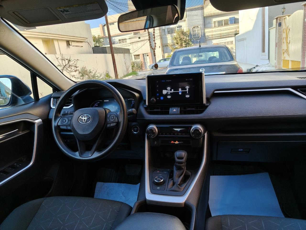 تيوتا راف 4 هايبرد 2023
لون مميز
السيارة ماشية 17 km
جدا نظيفة
ضرر موضح بالمنشور
(بدون شاصي )  
رايده ب240 مكان السيارة الموصل
***********
