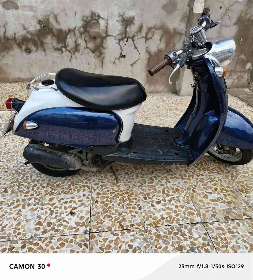 السلام عليكم ماطور للبيع عبد الحليم محرك مامفتوح هورن لايت سلف شغال ما عدا الكيجات واليشاير تحريكه معدل ماشاء الله السعر ٣٤٠ بي مجال الرقم ***********
