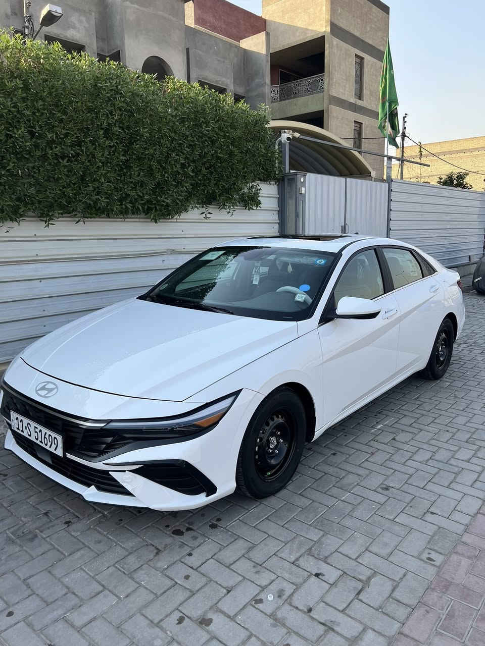 السلام عليكم النترة 2024 وارد أمريكي حادث فقط دعاميةوبيها رصعة صغيرة بلجاملغ لخلفي ممبينة تعتبر كلين سيارة نضيفة كلش ماشية 45 الف مكاني البياع تقاطع درويش 
السعر 183 وبيها مجال قليل 
الرقم ***********
