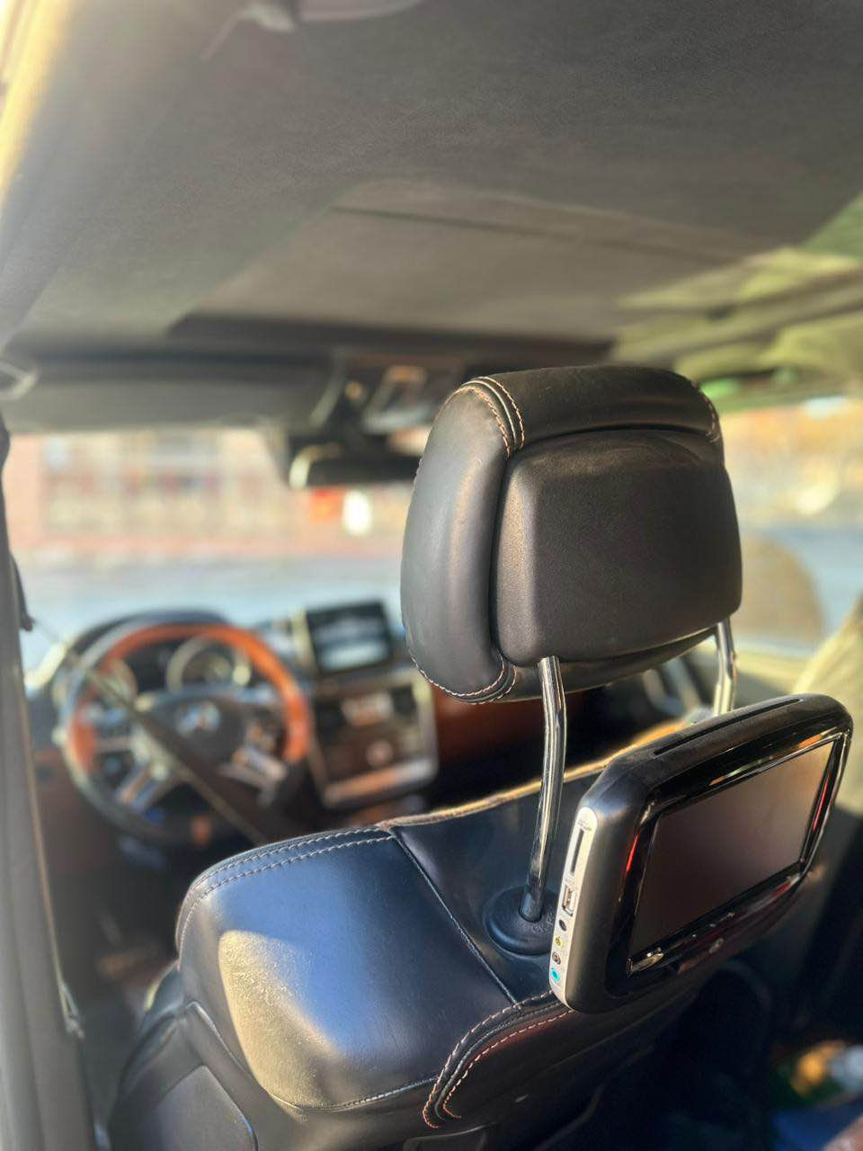 جی کلاس ٢٠١٧ خلیجی زمەمان ٢ سیوچە بی رەقەمی دوبەی کۆدی بۆکراوە بە ناوی خۆمانەوە سەیارەکە G63 واتا قەپات مواسەفات  و کەلە دیڤیدی سەیارەکە بی بۆیاخ بی سارد بی جاڵ و بی شوختە گیر و مەکینەو کارە بای و دەبل و هەموی بەشەرت ١١٦ هەزاری هەقیقی ڕۆشتوەو یەک دەستە سەیارەکە ٤ تایەو ویلی لۆکی لەژیردایەبی هیچ ناوقسانی و خەلەلیک  کامل سیرڤس کراوە و لە سەیارەی رەقمیشدا لە مۆدیلی خۆیدا سەیارەی وا تازە نەماوەتەوە گۆرینەوە ناکەم تەنها فرۆشتن نرخی ٣٧٥ گەڵاو معامەلە لە سیلیمانم *********** السليمانية, العراق
