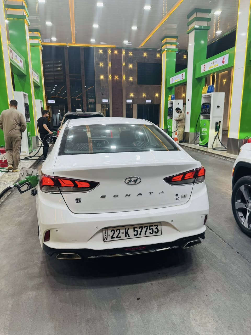 سوناتا 2018 ابيض 
محرك٢٤٠٠ دوش المرغوب
اقبل مراوس
 مواصفات نص فول 
مري شفط 
اشاير بالمري
تايرات جدد 
باتري جديد 
فيت بم عبوه كامل جديد وعبوه طوارء
متصرف عليها كلشي
مانع انزلاق تثبيت سرعه
دبل صالنصه
تحكم ستيرن
شاشه بلاد
تبريد تدفئه كله شغال
ماشيه ٢٧٠km
٣قطع صبغ والجاملغ الكدام  بي طخه وشخط بالبابين
مكاني سيديه غير متوفر ماسنجر
 *********** 
***********
