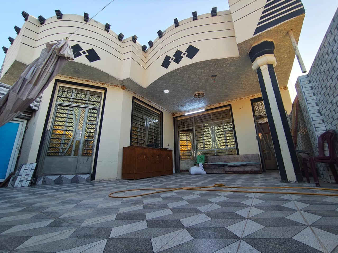 قضاء القاسم
#دار للبيع قرب مدرسه الضياء شارع حسينية ذكر الله ابو الهيمه
داخل الشارع إلى الداخل 
المساحه 200 طابو زراعي سند 25
يحتوي البيت على غرفتين نوم + صاله + استقبال + مطبخ حار بارد + صحيات داخليه وخارجي + منور حول البيت للاستفسار اكثر عن البيت الاتصال على الرقم :‏ ‏‪0772 312 7318‬‏

#مرخصة الادمن
