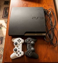 بلي ٣سلم مهكر بي بس  ماينكرافت وسيارات الي ياخذه هوه ينزل ألعاب ع ذوقه...