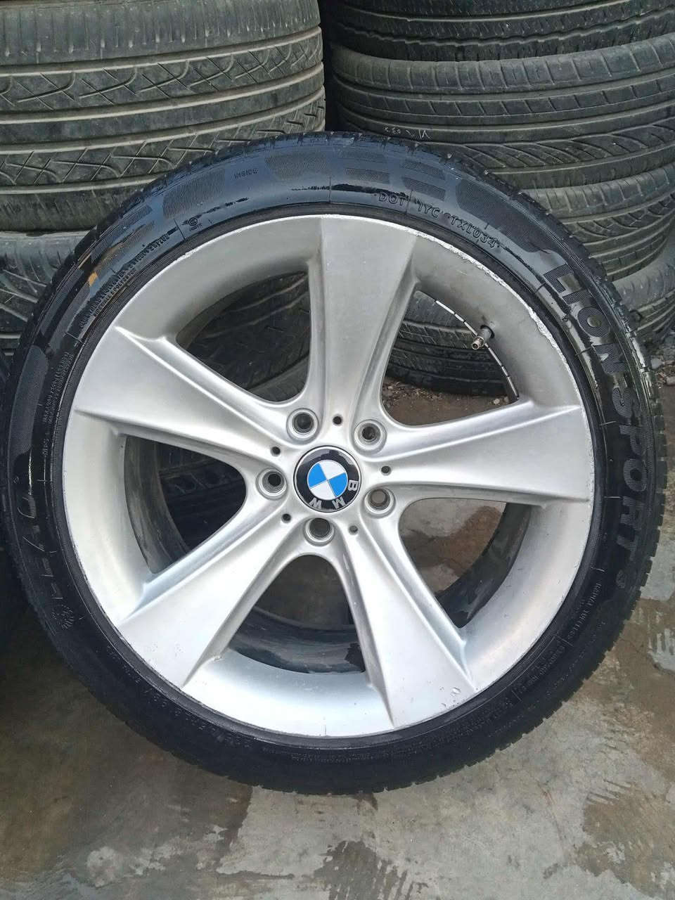 تاقم ویل و تایەی هامانی  18  دوو سایز
بۆ فرۆشتن یان گۆڕینەوە 
نرخ 200 $ 
لەسلێمانیم
***********
***********
