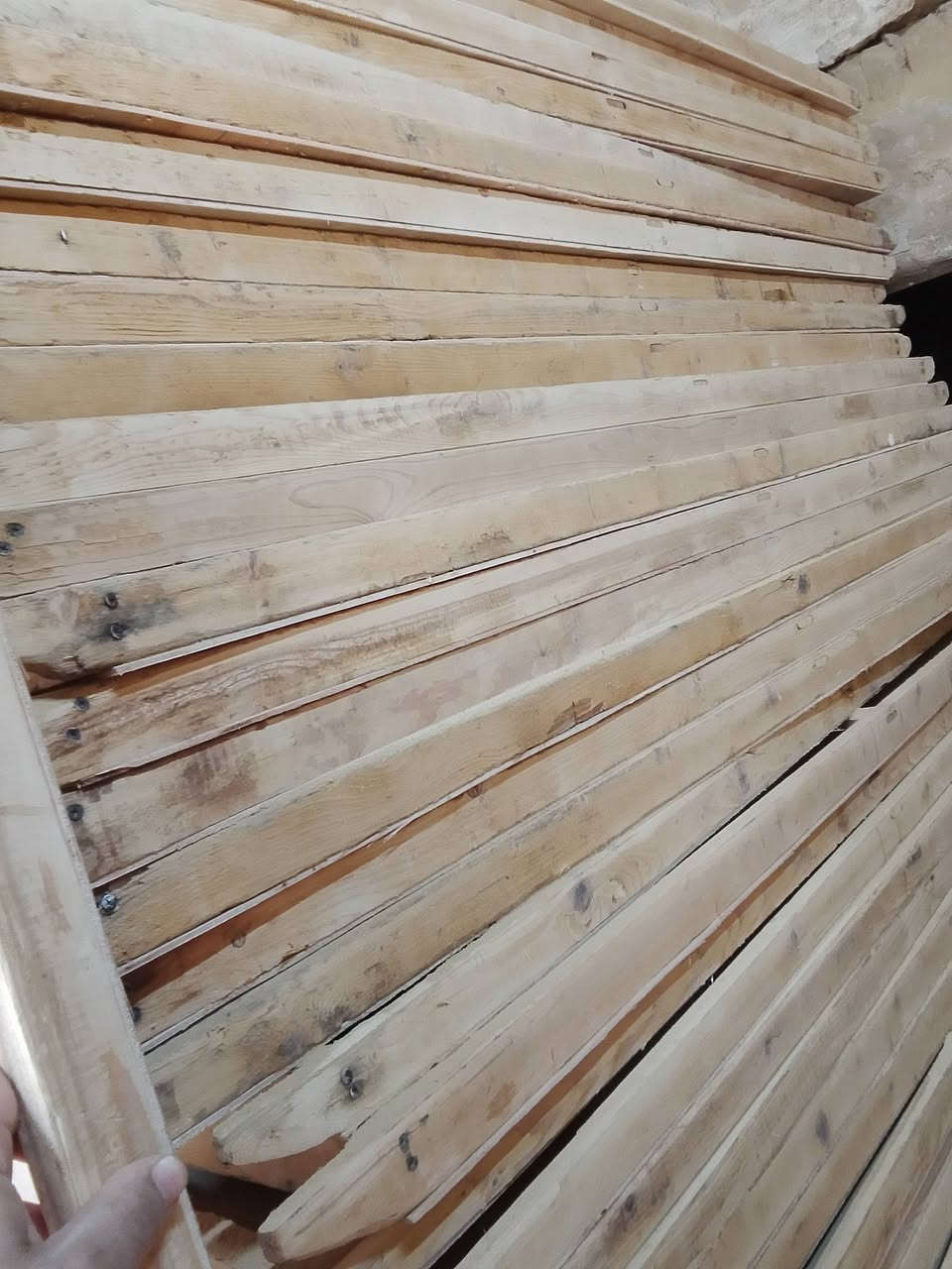 السلام عليكم يوجد 100 طاولي مجدد للبيع الاتصال *********** معاكس 6 ملم ماليزي
