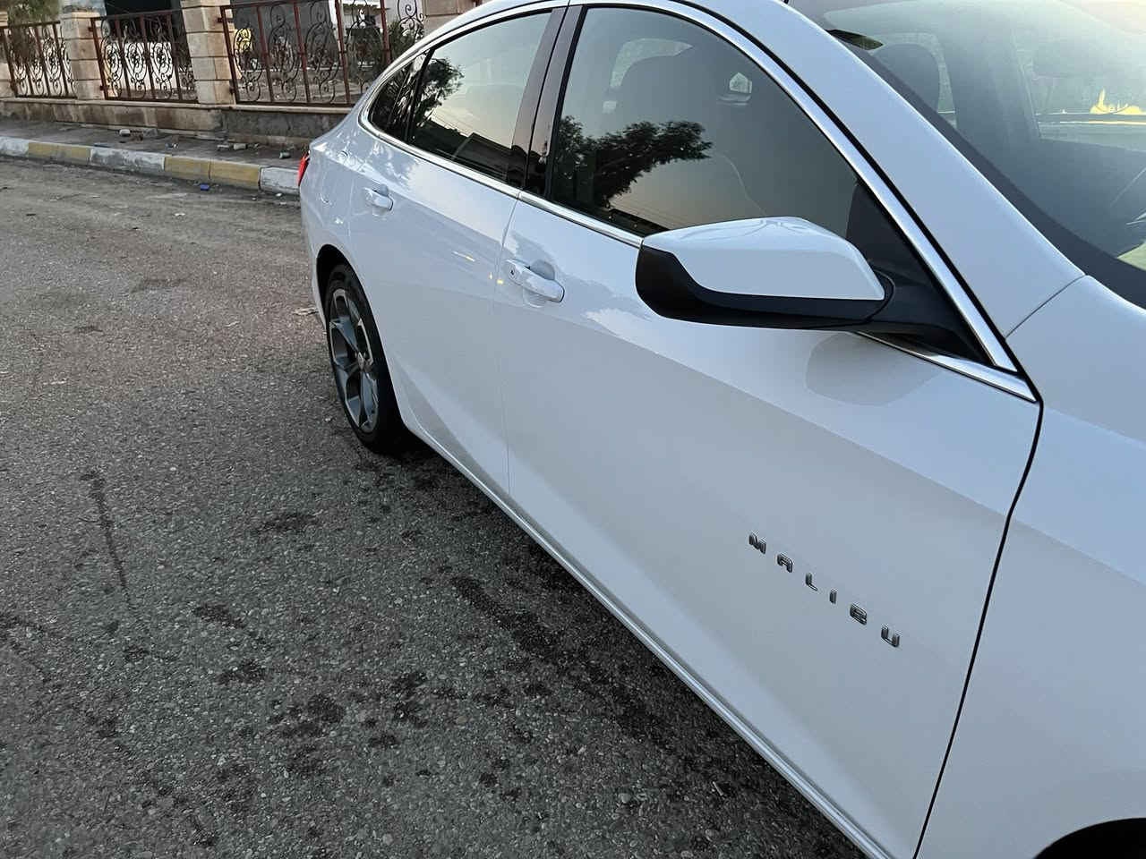 سلام عليكم ماليبو موديل 2024لبيع  موصفات LT2  
كشنات كهرباء ⚡️ 
كشنات تدفئه 
شاشه 
كامره خلفيه 
تحديد مسار
بصمه تشغيل 
فتحت بانوراما 
قطعتين تبريد ثلج
كير 7 نمر
ويلكب 18
لايت يجي اصفر مبدل ابيض بلادي 
محرك 1500 توربو 
ضرر بين بابين باب خلفيه مبدل بلادي 
رقم سياره ربيل جديد
مكان سياره ديالى بعقوبه 
رقم هاتف 📞 ***********
سعر 150
