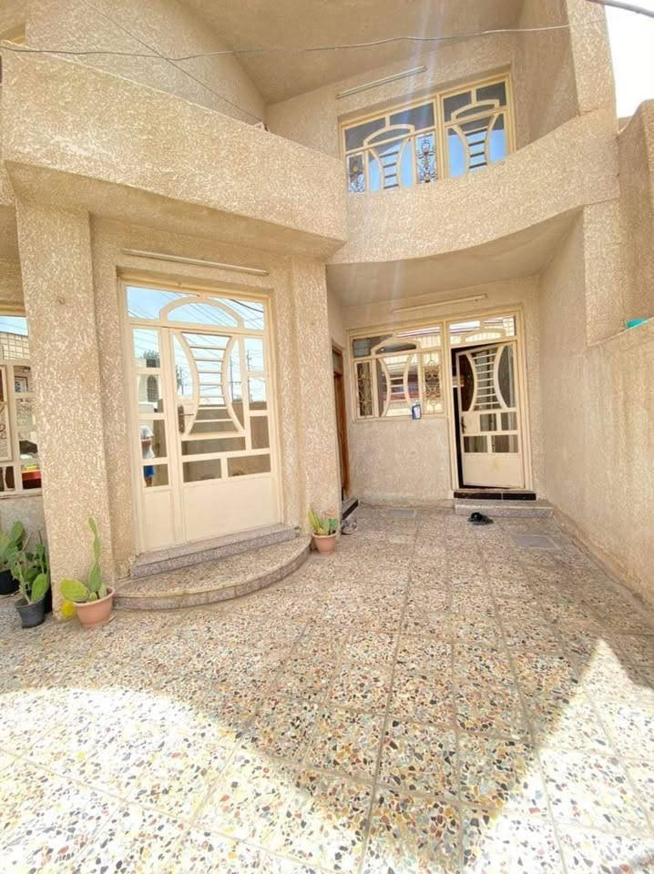 بيت في بغداد - الغزالية- شارع المشجر
قرب محطة وقود العراقية المشيدة 
مساحة 170 م الواجهة 8٫5 طابو ملك صرف
بناء 2011 ، طابقين 
الطابق الاول يحتوي على صالة ومطبخ  وهول وغرفة نوم وحمامين 
الطابق الثاني يحتوي على 3 غرف نوم وهول 
للاستفسار الاتصال على الرقم  متوفر واتساب ***********
# مكلفة بالنشر
