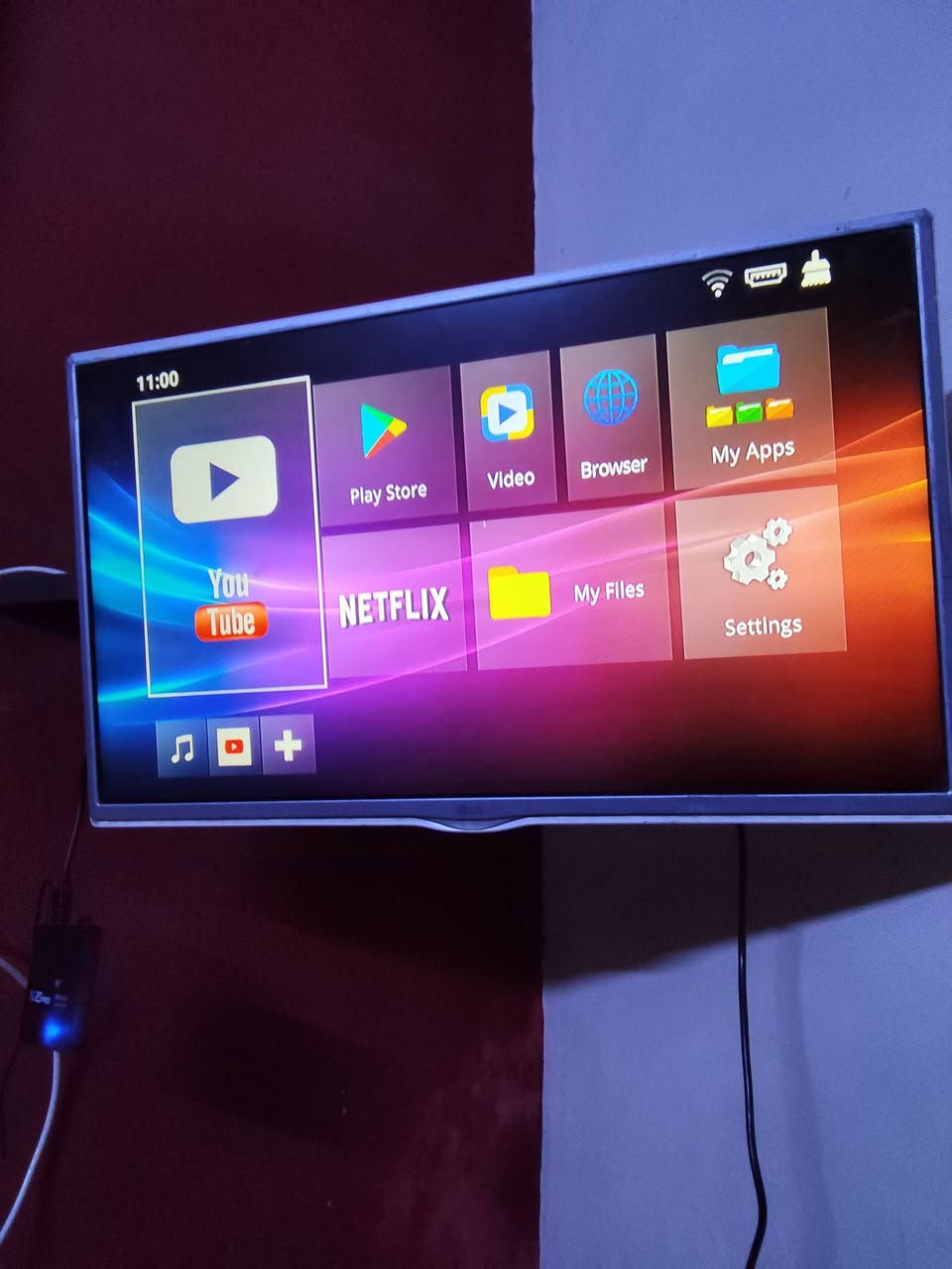 شاشه lg  حجم ٣٢
Tv box 
بغداد الشعب 
***********
بيها كل قنوات رياضيه 
نقص ريمون 
ستلايت داخلي 

١٢٠ وبيها مجال
