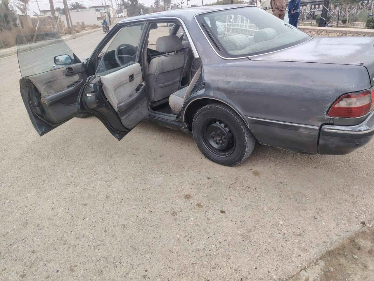 ياالله السلام عليكم 
مارك رقم انبار شرط التحويل
سياره بعده على البلاد فقط جراد ممبدله بيه اي قطعه
لا ضربه ولا صبغ كلشي موضح بالصور 
محرك ونجي 4 سلندر
كير محرك خير من الله 
سياره كهربائيات كله شغاله 
تجي وتفحص وشوف بعينك 
مكان السياره الانبار هيت 
السعر 45
رقم الهاتف ***********
