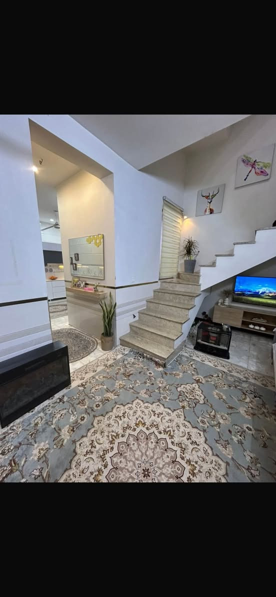 سلام عليكم 

بيت للبيع في البلديات الضباط 
مساحه ٨١ 
وجهه ٩ نزال ٩ 
يحتوي ع ٣ غرف نوم 
وثلاث حمامات 
طابو زراعي 
خدمات كامله 
سعره ١٣٠ 

التواصل واتساب ***********
