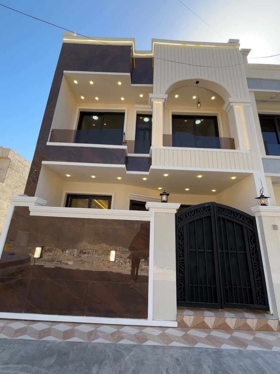 بسم الله ماشاءالله
🏠#دار_للبيع   100متر واجهيه 6،25متر نزال 16متر
  طابقين   بناء حديث وتصميم متكامل ✨️

يحتوي البيت. ع[3غرف نوم -استقبال -صحيات عدد 2- صالة- ومطبخ] البيت شغل درجة اولى 

مع الخدمات[ماي-كهرباء-تبليط]✨️

🔴ملاحضه البيت جاهز للسكن 🔑

⬅️نوع العقار  طابو زراعي سند 25 اقرار محكمه 

⬅️العنوان #بغداد_الدوره_البوعيثه   
       مجمع السلطان الثالث 

🔴للاستفسار  خاص او الاتصال ع  الرقم 

☎️***********
