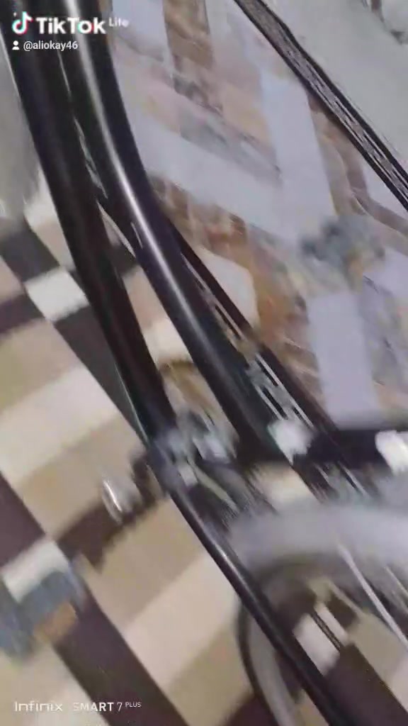 السلام عليكم بايسكل لبيع حجم 27عكرب حساس بريكاته كله ختم واحد سعره 70وبي مجال مكاني بغداد حسينيه الراشديه رقم ***********
