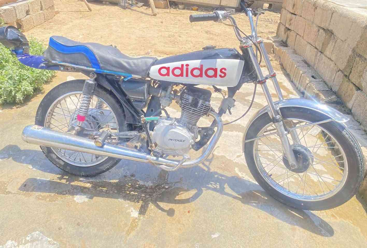 سلام عليكم دراجه للبيع انتنس موديل 24 السعر 300وبيه مجال والشراي بي خير ويدلل المكان شيخ بابا 
الرقم : ‭***********‬
