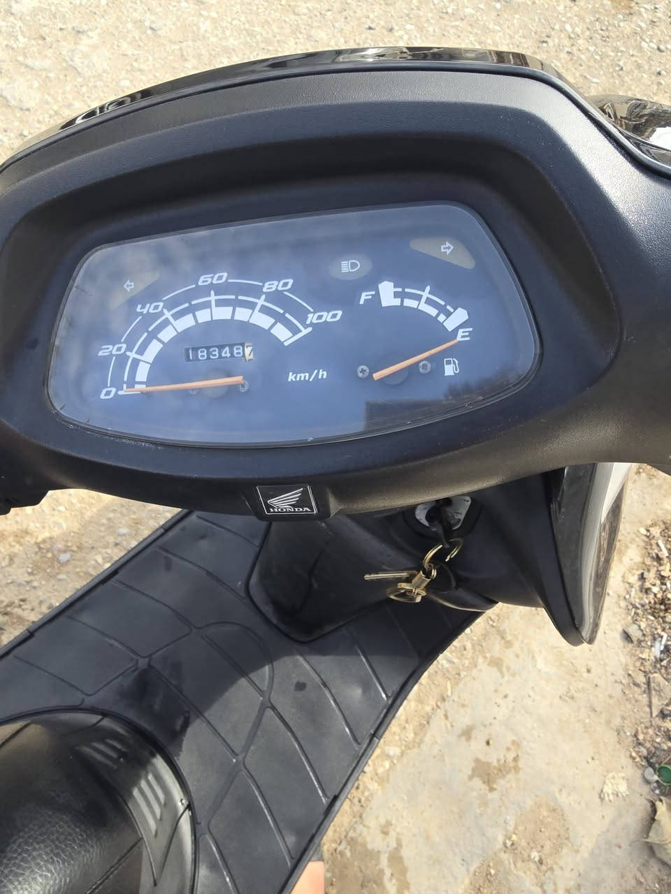 السلام عليكم دراجه سبيسي للبيع دراجه جديده صار ٣ أشهر نازله من رنبه دراجه جديده خير من الله السعر واحد وربع وبيها مجال  الشراي يتصل ودلل ***********
