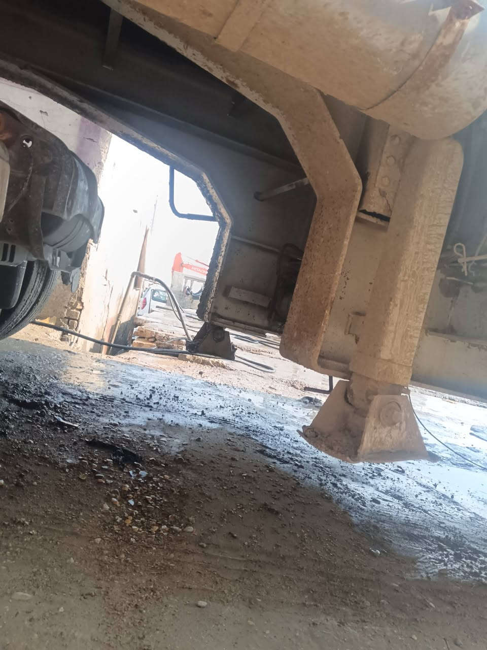 سلام عليكم لودر تركية 3دناكير مجموع سبرنك تاير 17 طول 7وعرض 3 ***********
