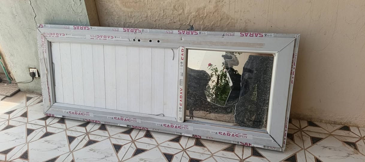 باب PVC جديد  ما مستعمل طاحت بالعجة وطك لحيمها
مبردة دكت ٤ سرع  متشتغل قيم واخذ . ***********
