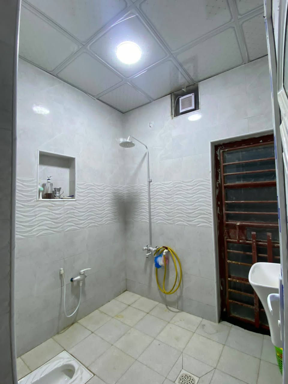 اقساط            اقساط               اقساط
يتوفر بيت مساحه ١٠٠ متر البيت بناء ٢٠٢٥ طابوق بناء متعوب علي موقع مرتب البيت ركن على شارعين الشارع ١٠ متر الموقع باب الهوى قرب مدرسه الجزيره الرابعه علمآ البيت تقسيط تنطي ٣٠ مليون والباقي بالشهر ٥٠٠ الف سعر البيت 55 وبي مجال ***********
