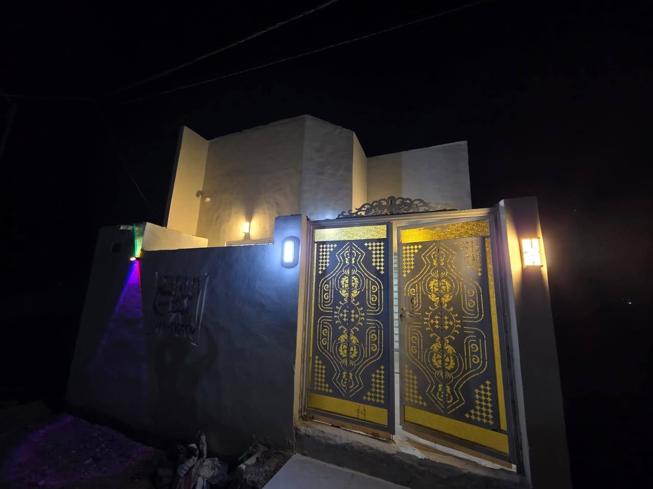 ع بركه الله بيت للبيع ١٠٠متر طابو زراعي سند ٢٥ مداور ثاني يوم يتكون من غرفه وصاله ومطبخ حار بارد وبراني وصحيات داخليه وخارجيه وساحه بيت ودرج وبيتونه وغرفه فوك وتشاريف اساس كونكريت بناء طابوك درجه اولى صب مركزي الأساس مجمع الجوادين نهايه شارع ٣٠ كافه الخدمات الاتصال على الرقم*********** متواجد ع فيس واتساب
