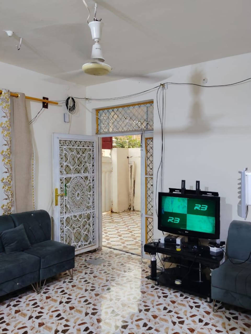 للبيع بيت طابو صرف مساحة ١٥٩ متر خلف المستوصف مال المهندسين الاتصال على الرقم ***********
