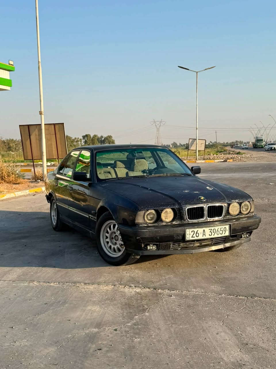 السلام عليكم 
للبيع bmw 525ia موديل 1995 وارد يابان 
كير 5 نمره . مكينة 2.5 مسكر عدل 6 سلندر

رقمها جديد صلاح الدين تحويل ثاني يوم 
السنوية بعدها مانافذة 

السيارة بلادية بلادية بلادية …

صدر امامي وخلفي عليه ادامة كاملة جديد دبلات جديده  . شيال اكسل جديد . دچة مال كير جديد الكير مكفول . اذاين مكينة جديد 
تخم تاير نضيف 
منظومة تبريد المكينة فول 
يعني انسى شي اسمه حماوه 
قطعتين تبريد تبريدها خير من الله ❄️
تدفئة بالكشنات شغالة 
جام 4 كهرباء 
طوافة شغالة 
سنتر لوك شغال ودبل سويچ 
كهربائيات السيارة كلها شغالة 
سايد بريك شغال 
دبل ايرباك 
دبل چكمچة 
الداخل نضيف 
السيارة كلش حلوه مال بيت

السيارة مكفولة من كلشي
فقط فقط خربطة بالمكينة ماعرف سببها 
ومرات تأخير بالتشغيل 

السعر 40 وبيها مجال حگ الجية 
ديالى قضاء الخالص 
اتصل وبيك خير ودلل 

*********** بي واتساب
