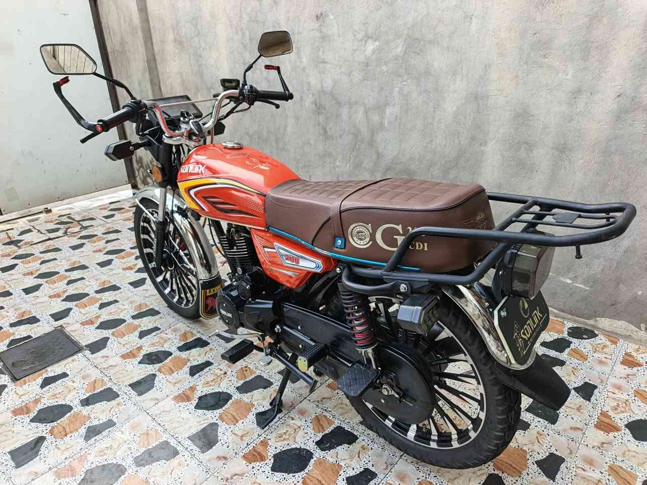 دراجه نضيفه أخت الجديده ورقه منفيس محرك 200 سيسي كفاله عامه السعر 900 وبي مجال قليل مكاني الرمادي التأميم رقمي ***********
