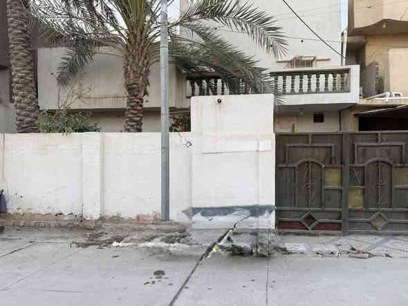 السلام عليكم 
طابو صرف           طابو صرف 
يتوفر دار سكني طابو صرف باسم البائع مساحته 200م  بناء 2007. يحتوي على  طابقين  خمسة غرف نوم وصاله ومطبخ واستقبال وثلاث مجاميع صحيه وحديقة موقع مميز جدا في  المسيب / حي المعلمين الثانيه مقابل الجامع الاصفر يبعد عن الشارع العام 60م  بوجه المتنزه السعر المطلوب للبيع 270 مليون قابل للتفاوض  علما ان البناء طابوق وصب السقف للأستفسار الأتصال برقم *********** او مراسلة الصفحة
