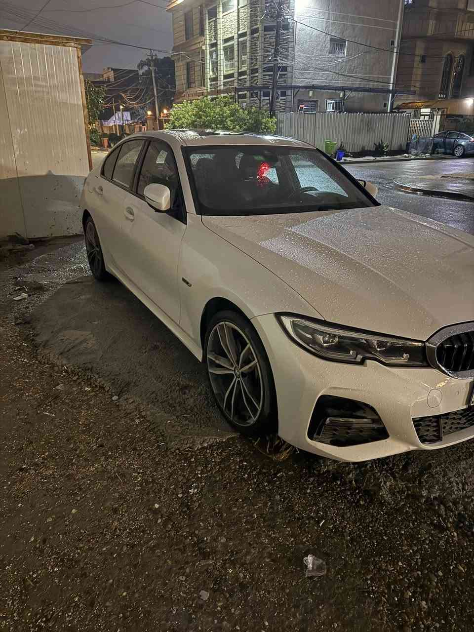 السلام عليكم
شباب bmw للبيع حجم 330 E هايبدر موديل 2022 الون ابيض 
رقم اربيل ماشية 45 كيلو متر حادث خلفي مبدل قبق صندوق نفس الون وصبغ جامغ خلفي وباب مكان السيارة بغداد حي الجامعة للتصال ***********
