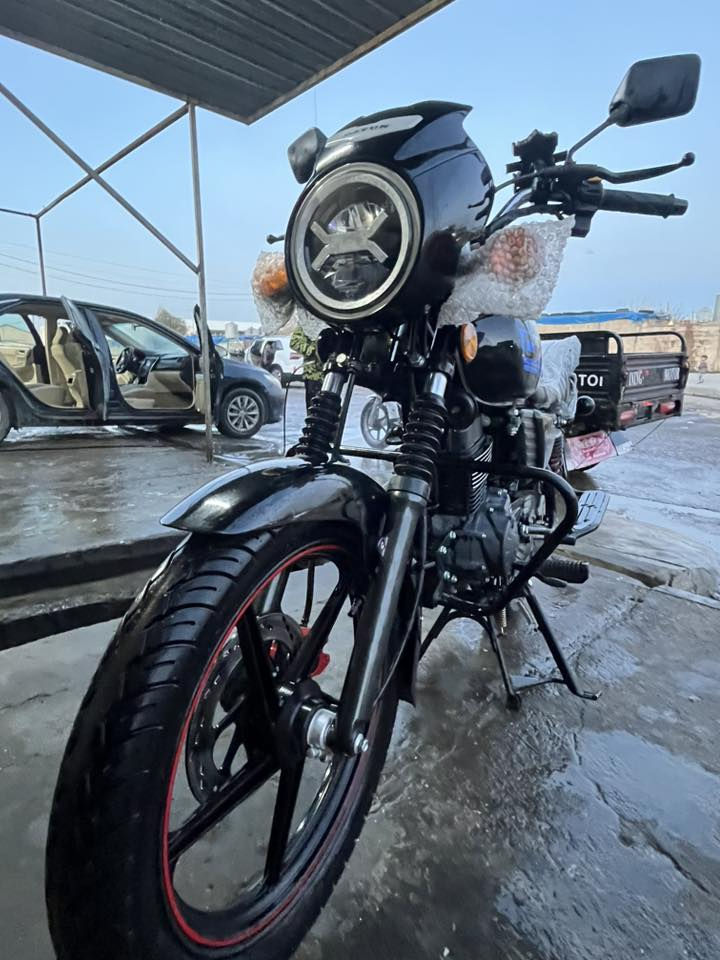 سلام عليكم شباب للبيع دراجه دايوان  موديل 2025 اصل الدراجه مرقمه سليمانيه وبسمي محرك وكل جسمها بشرط دراجه بعدها زيرو ماشي خمستالاف مطلعها من معرض بيدي مكاني كركوك رقم موبايل ***********
