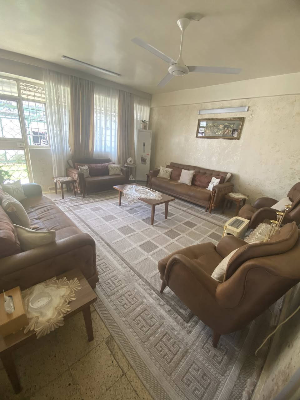 طخم تركي ١٠ مقاعد نظام سرير ومخزن نظيف جدا مكاني بغداد السعر ٨٠٠ الف وبي مجال تلفوني ***********
