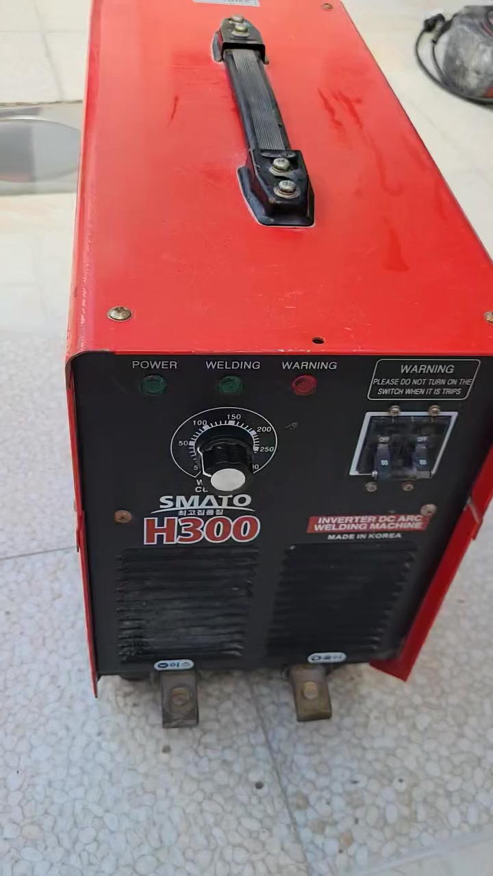 مكينة لحيم ماركة smatoالكورية مصدرللشركات العالمية 300A DC وARC مستعملة بس نظافة فوول الكترونية المواصفات موضح بالصورة الاتصال واتسب***********
