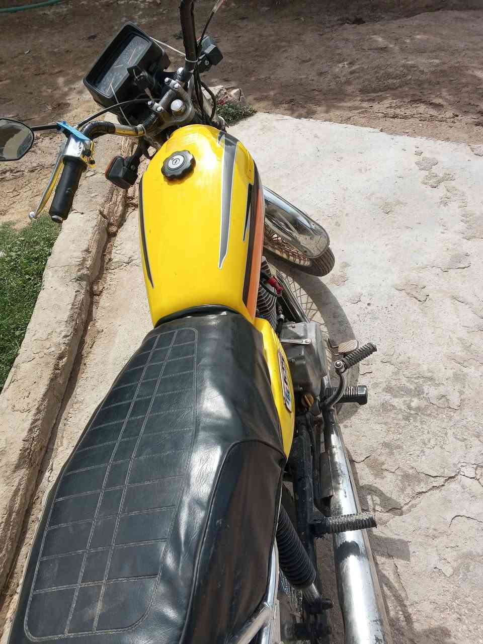 السلام عليكم دراجه للبيع موديل 21 مكاني الحمزه الغربي قرب شركه الاتحاد السعر 325 بها مجال///***********
