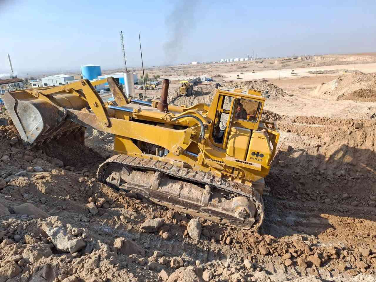 السلام عليكم
للبيع شفل كوماتسو D155S 
رقم سنوية نينوى جديد كوبون كاز 
الى سنه 2031 شرط التحويل ثاني يوم 
محرك سنتدر كير اكسل دشالي صفحه كله  شركة 
 رولات ويالة زناجيل  بحاله ممتازه شفل ما يعوزه مصرف دينار كبل للعمل وتراي الشفل عمل يومين 
لمعرفه التفاصيل اكثر ولسعر الاتصال عل ارقام التاليه وبيك خير وتدلل العنوان موصل 
 ***********   
***********
