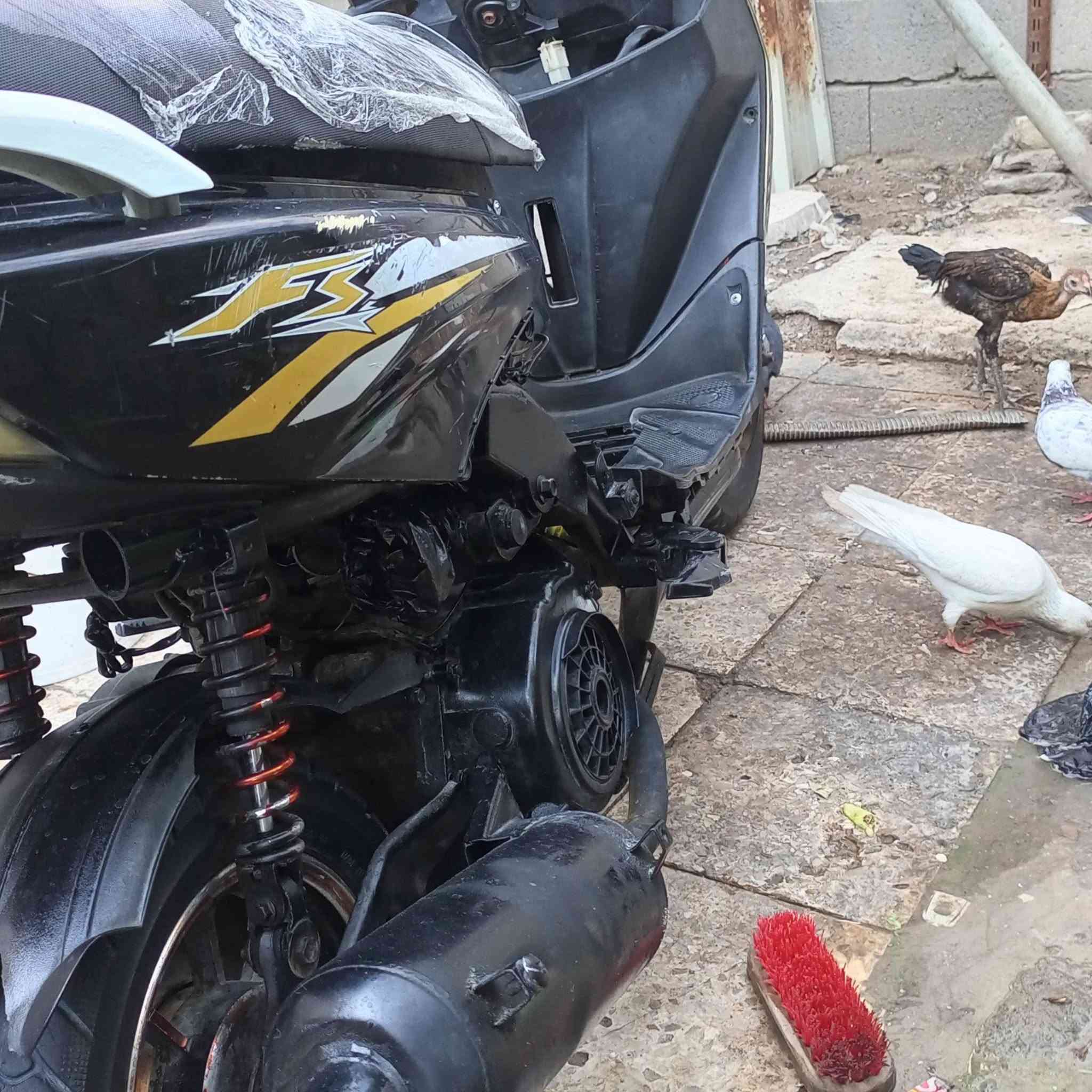 سلام وعليكم للبيع ماكس صيني اف اس مكينه جديده شلعه ومعدل فول وياله رياضي دبلات شغاله ماناقصها شي تطلع معدل فوك 100km السعر 250 مكاني بصره شط العرب رقم ***********
