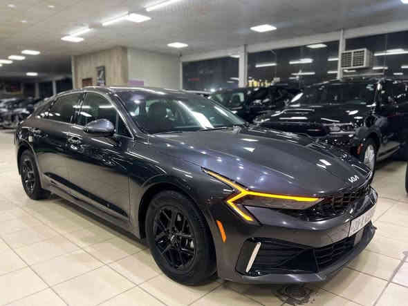 السلام عليكم ورحمة الله وبركاته.
#معرض_ابن_شعبان_لتجارة_السيارات. 
_____________________________________
✅اسم السيارة : كيا K5 
✅الموديل : 2025
✅رقم السيارة : نجف  تحويل ملكية 
✅السعر : 188 ورقة 
✅الضرر : طرف قبق الجنطة
✅الايرباك : بدون ضرر ايرباك 
✅عداد المسافة : 26 الف ميل 
_____________________________________
🔻1-حجم المحرك  4 سلندر 2500
🔻2-ويل كب حجم 16 مع طقم تايرة 🔻بحالة جيدة
🔻3-بصمة ابواب و بصمة تشغيل و تشغيل 🔻عن بعد 
🔻4-لايتات زينون اصل 
🔻6-رادار جانبي 
🔻7-رادار امامي مانع للتصادم
🔻8-حساس امامي خلفي 
🔻9-وضعيات متعدده للقيادة
🔻10-كامرة خلفية اصل 
🔻11-تحكم ستيرن جهتين متكامل 
🔻12-شاشة كبيرة الحجم للتحكم بكافة الايعازات  
🔻13-شاحن واير ليس لاسلكي 
🔻14-غرفة السيارة مخمل اسود 
 

✅السعر المطلوب 188 ورقة ✅

_______________________________

‏*********** ‏ 📞المبيعات. 
***********📞المزادات. 
***********٣📞الادوات. 

🔴العنوان:النجف الاشرف-
🔴المدينة المائية-
🔴مقابيل حي الجامعة-
🔴مجاور كافية الزاويه-
