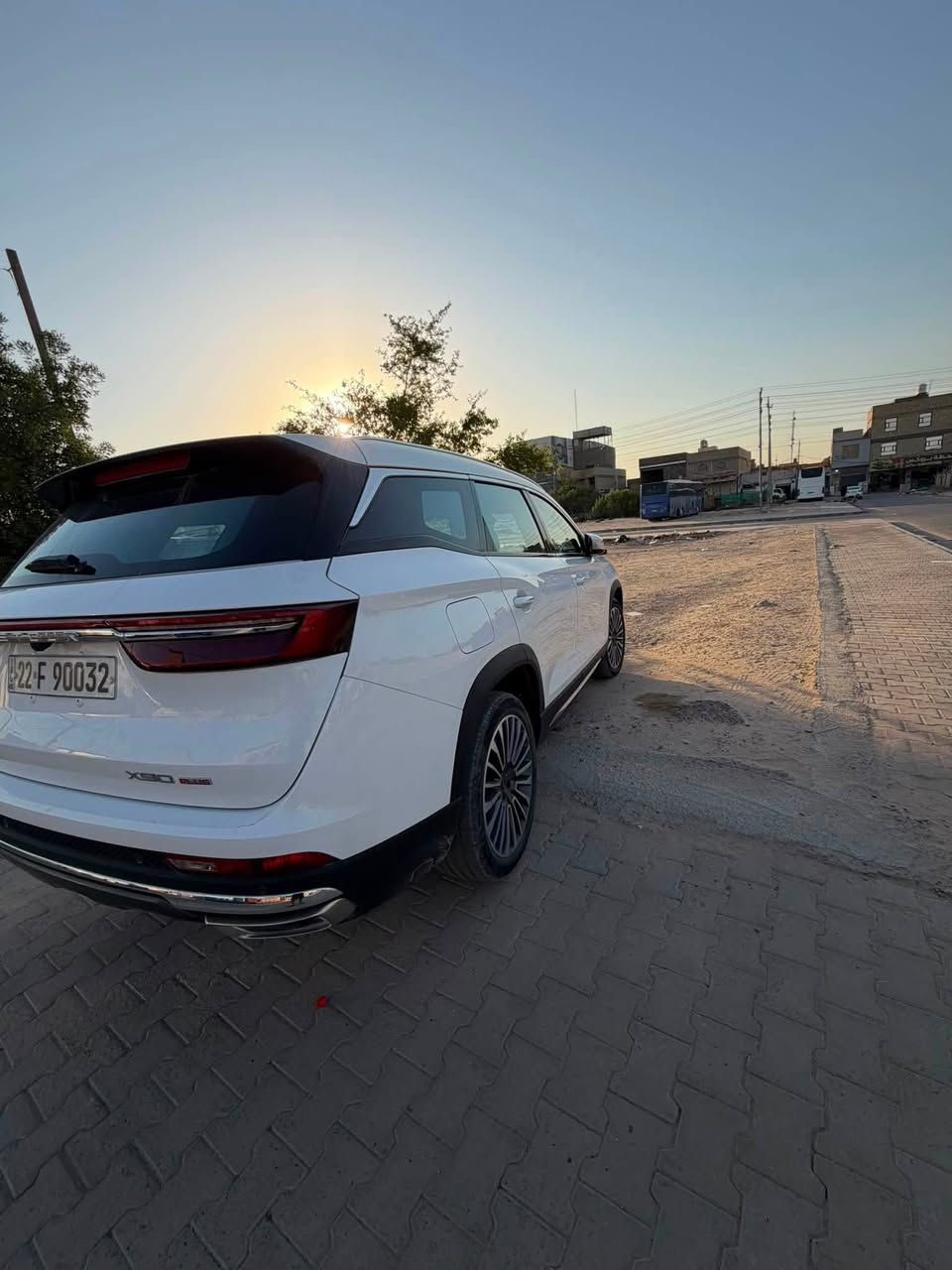 جيتور X90 Plus 2.0L Luxury

رقم اربيل 

الموديل:2024 (خليجي)
العداد:12500 

المحرك: 4 أسطوانات 2.0L تيربو 254 حصان حقن مباشر
عزم الدوران (نيوتن-م): 390
‎ناقل الحركة: اوتوماتيكي دبل كلاتش من 7 سرعات
استهلاك الوقود: 8.1 لتر لكل 100 كم

داخل الضمان 

السعر: 190 وبيها مجال 
السياره مكفوله كفاله عامه حتى من الشخط 

المواصفات:

 *إطارات قياس 20 إنچ
 *فتحة سقف بانوراما 1.1م
 *الصندوق كهربائي بخاصية استشعار القدم والبصمة
 *مثبت سرعة مع رادار تفاعلي
*نظام القيادة شبه الذاتية
 *نظام الكبح التلقائي في حالة الطوارئ
 *نظام تحذير الاصطدام الامامي والخلفي
 *كاميرات محيطية 540 درجة
 *حساسات أمامية وخلفية
 *نقطة عمياء
*نظام تحذير مغادرة المسار
 *نظام المساعدة للبقاء في المسار
 *شاشة عرض ترفيهية و شاشة عدادات رقمية قياس 24.6 إنچ
 *نظام صوتي متطور 8 سماعات من Sony
 *نظام أبل كاربلاي وأندرويد أوتو لاسلكي
 *شاحن هاتف لاسلكي سريع
 *مقصورة الركاب من الجلد الفاخر
 *مقعد السائق والراكب كهربائي
 *مقعد السائق مبرد
 *مقاعد السائق والراكب مدفأة
 *مقعد السائق مزود بذاكرة لحفظ 3 وضعيات الجلوس
 *إنارة ترحيبية مع إنارة محيطية
 *عتبات الأبواب مضيئة
*مصابيح أمامية و خلفية أوتوماتيكية LED مع مصابيح نهارية
 *التكييف التلقائي مع الضوء القريب والبعيد
 *المرايا الوسطية مع خاصية التعتيم
*زجاح مزدوج عزل للصوت
 *المرايا الجانبية قابلة للطي كهربائياً ومدفئة
 *ماسحات الزجاج الأمامي مع حساس للمطر
 *دخول ذكي (بصمة) 
 *خاصية إغلاق نوافذ وفتحة السقف عن بعد
 *نظام تنقية مع الهواء مع فلتر N95
 *مسند الذراع الوسطي مع ثلاجة
 *انماط قيادة متعددة
 *وسائد هوائية امامية و جانبية عدد 6
 *نظام الفرامل الأوتوماتيكي Autohold
 *نظام التحكم بنزول المنحدرات
 
العنون النجف /***********

السعر 190 وبيها مجال
